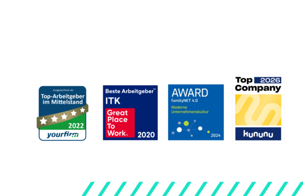 Vier Auszeichnungs- und Arbeitgeberlogos auf schwarzem Hintergrund, Jahresangaben 2020–2026