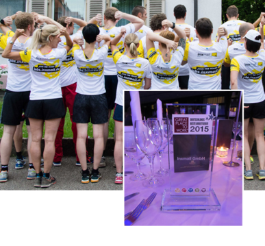 Gruppe von Personen mit weißen-gelben Teamshirts, kleines Foto mit Tischaufsteller 'Great Place to Work 2015'.