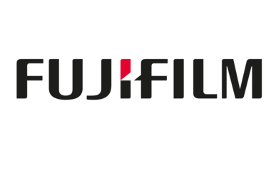 Logo von Fujifilm, bestehend aus schwarzem Text mit einem roten Akzent auf dem Buchstaben 'i'."