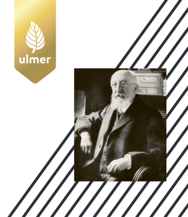 Porträt eines sitzenden älteren Mannes neben goldenem „ulmer“-Banner