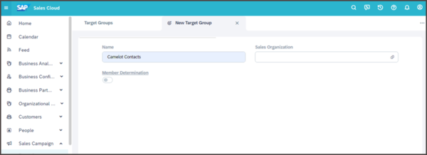 Eine Benutzeroberfläche der SAP Sales Cloud zeigt den Prozess zur Erstellung einer neuen Zielgruppe mit dem Namen „Camelot Contacts“. Links befindet sich das Navigationsmenü, und im Hauptfenster werden Felder für die Eingabe des Zielgruppennamens und der Vertriebsorganisation angezeigt.