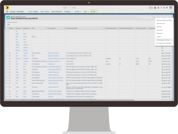 Monitor zeigt die Zielgruppenselektion in Salesforce mit Inxmail-Integration. Es wird eine Liste von Kontakten und Accounts angezeigt, einschließlich Details wie Namen, Unternehmen und Telefonnummern. Rechts im Bild sind Auswahlmöglichkeiten für Aktionen wie Speichern, Exportieren und Hinzufügen zu einer Kampagne zu sehen.