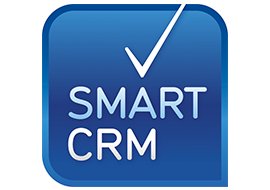 Logo von SMART CRM, mit einem blauen Quadrat und einem weißen Häkchen oberhalb des Schriftzugs 'SMART CRM'.