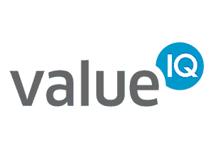 Logo von valueIQ mit grauer Schrift für 'value' und einem blauen Kreis mit den Buchstaben 'IQ' in weißer Schrift rechts davon.