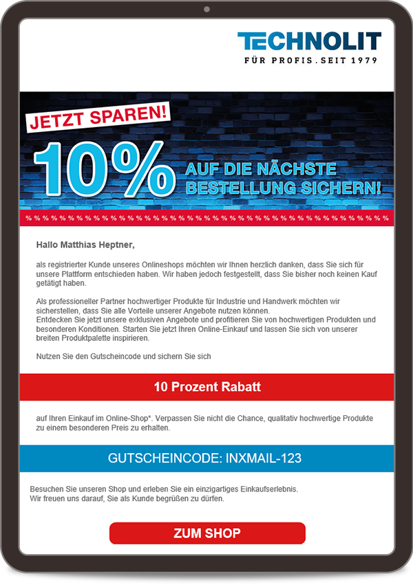 Darstellung eines Technolit-Newsletters auf einem Tablet. Der Newsletter bietet einen 10 % Rabatt auf die nächste Bestellung und richtet sich an den registrierten Kunden Matthias Heptner. Ein Gutscheincode und ein roter Button mit der Aufschrift 'Zum Shop' sind ebenfalls sichtbar.