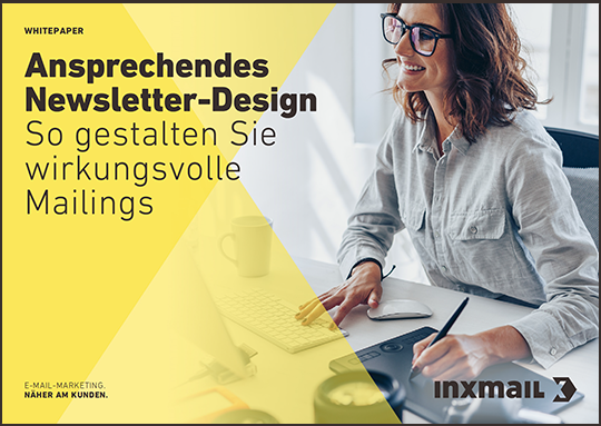 Cover eines Whitepapers von Inxmail mit dem Titel 'Ansprechendes Newsletter-Design - So gestalten Sie wirkungsvolle Mailings'. Das Bild zeigt eine lächelnde Frau mit Brille, die an einem Schreibtisch sitzt und am Computer arbeitet. Im Vordergrund ist eine Kaffeetasse zu sehen, und das Inxmail-Logo befindet sich unten rechts im Bild.